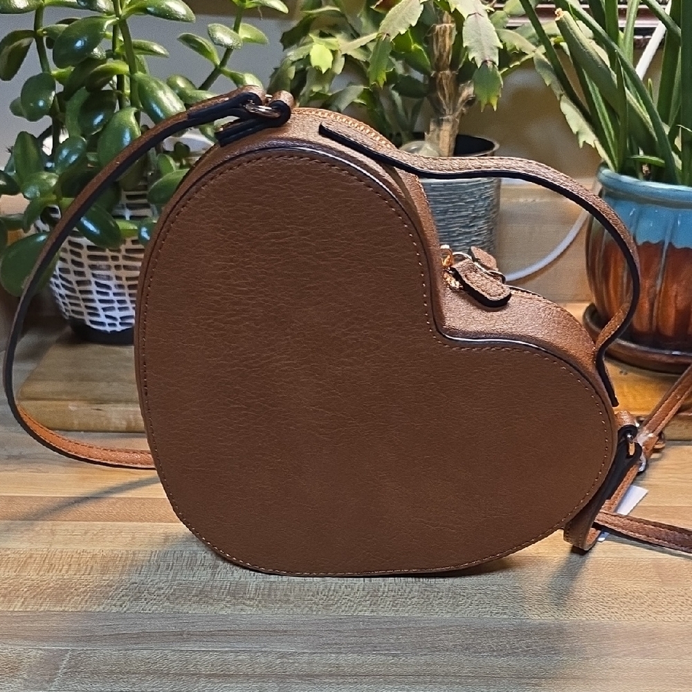 LC Lauren Conrad Heart-Shaped Tan Vegan Leather Crossbody Bag - Picture 4 of 5